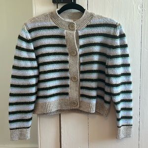 Zara kids girls sweater. Size 13-14, on the shorter side but not cropped.